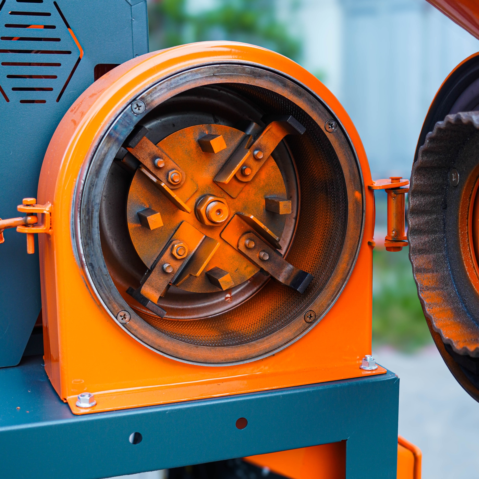 Máy xát nghiền 2 tác dụng TF58 sàng rung